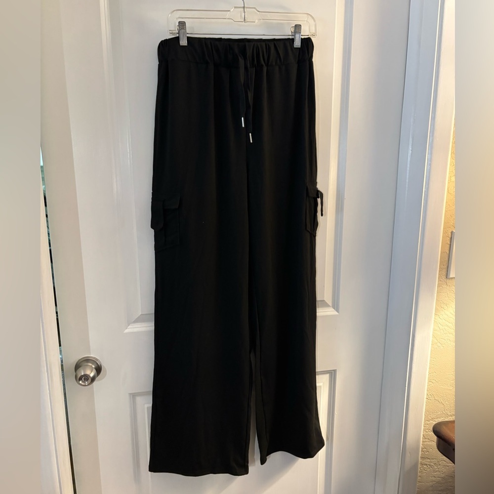 Woman’s Black Wide Leg Cargo Drawstring Pants Sz Small New